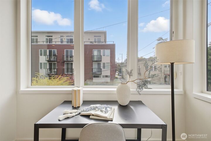 Property Photo:  119 A  18th Avenue E  WA 98122 