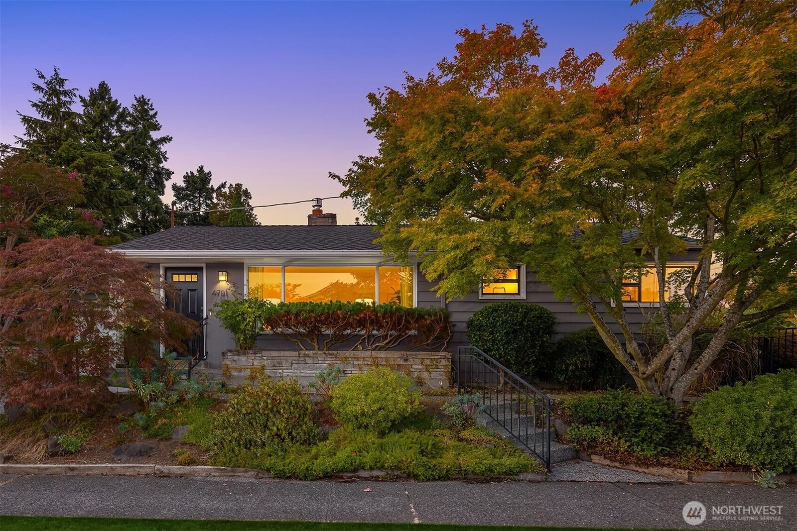 Property Photo:  4701  46th Avenue NE  WA 98105 