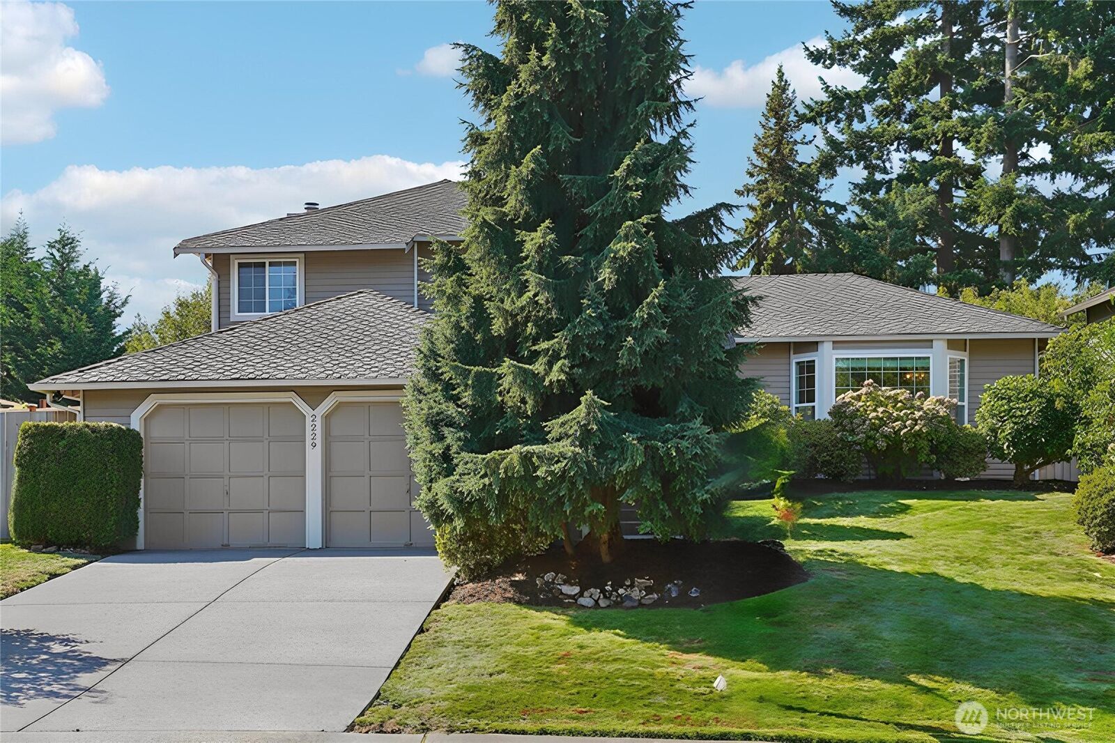 Property Photo:  2229  Ilwaco Avenue NE  WA 98059 