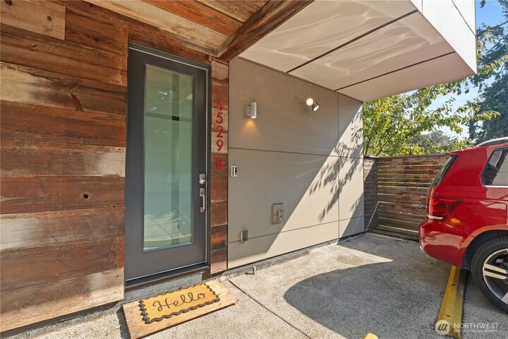 Property Photo:  4529  Rainier Avenue S B  WA 98118 