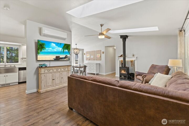 Property Photo:  897  James Way  WA 98282 