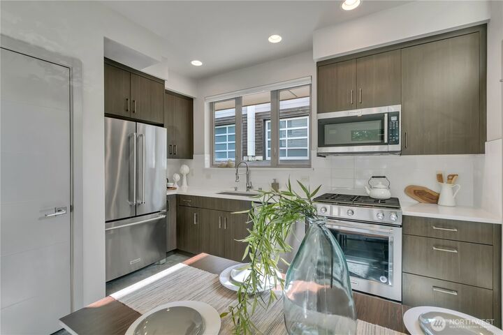 Property Photo: 5008 Fauntleroy Way SW B WA 98136