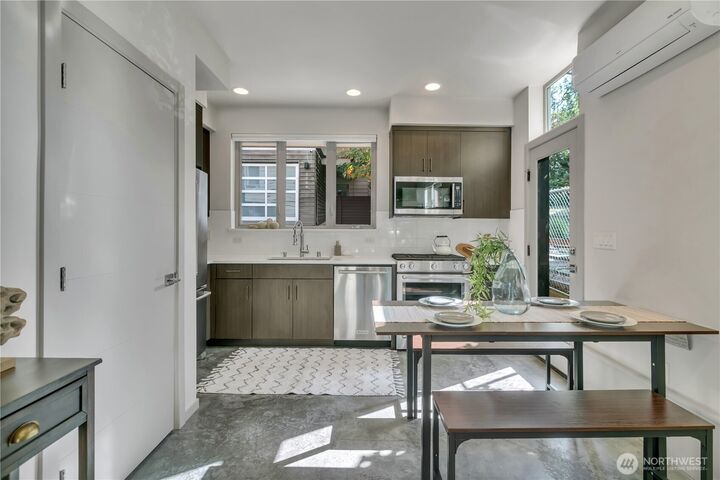Property Photo: 5008 Fauntleroy Way SW B WA 98136