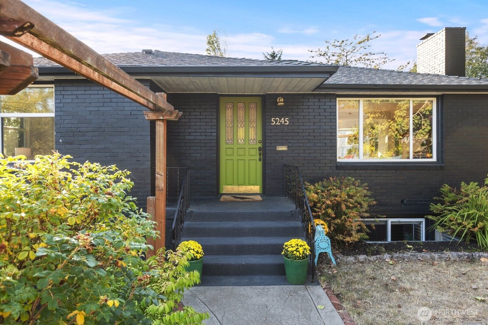 Property Photo:  5245  45th Avenue S  WA 98118 