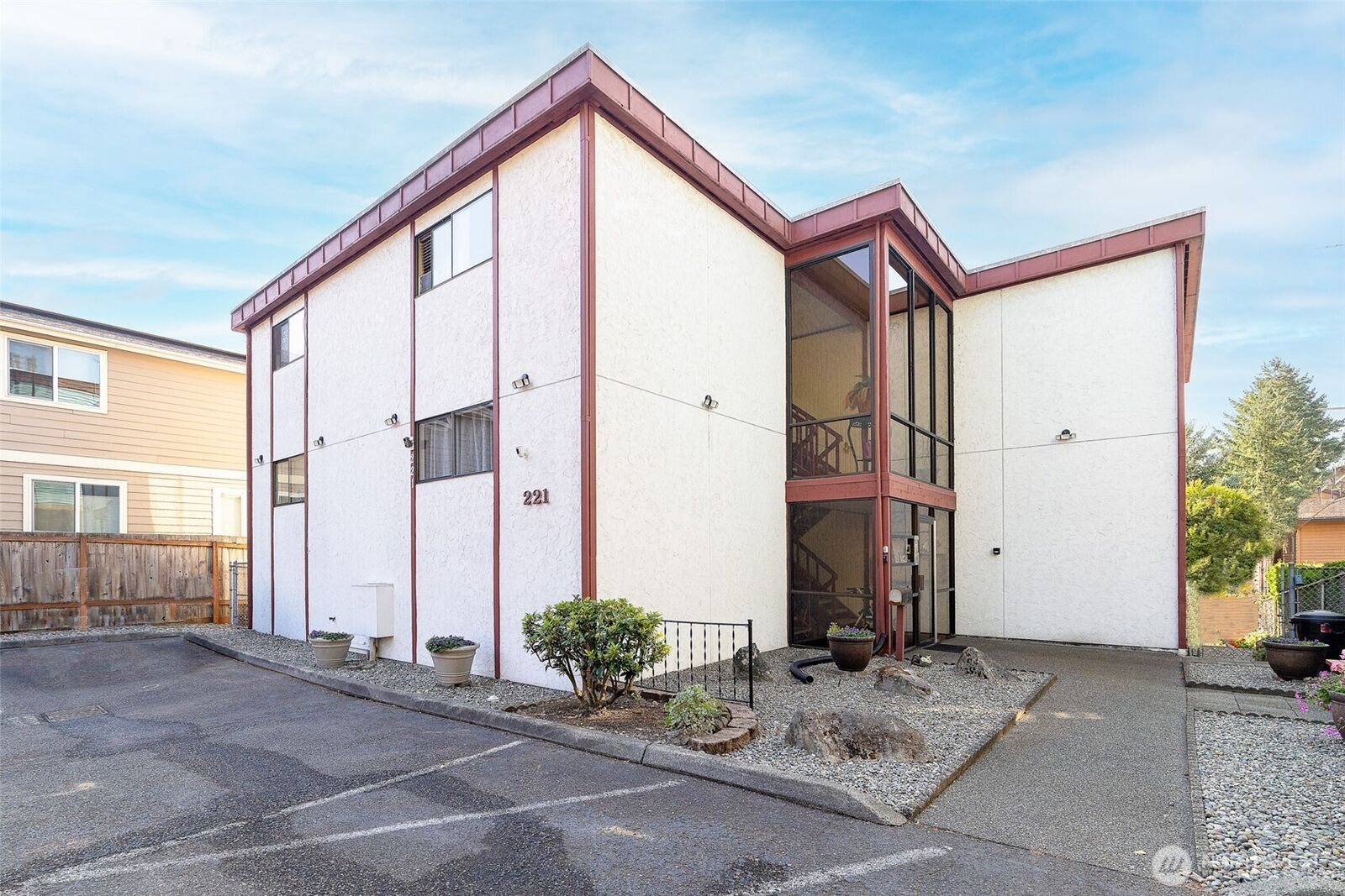 Property Photo: 221 SW 154th Street 8 WA 98166