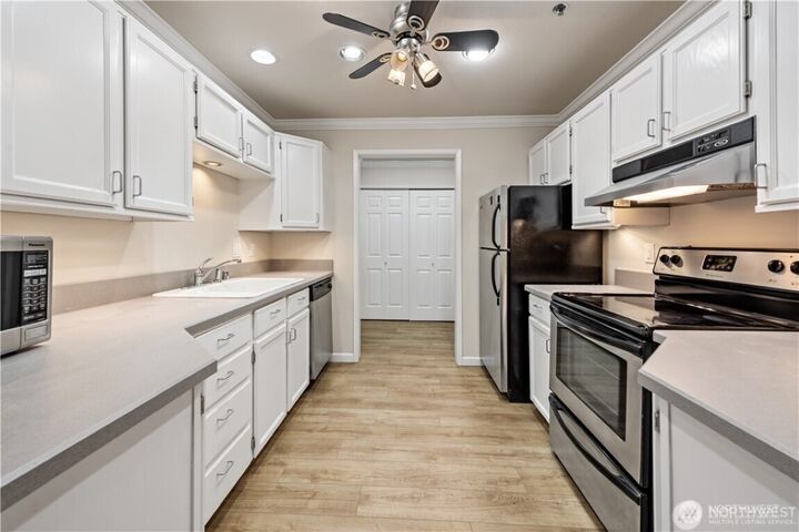 Property Photo: 200 99th Avenue NE 36 WA 98004