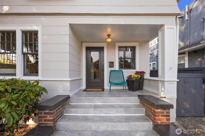 Property Photo:  20 W McGraw Street  WA 98119 
