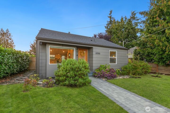 Property Photo:  10743  Fremont Avenue N  WA 98133