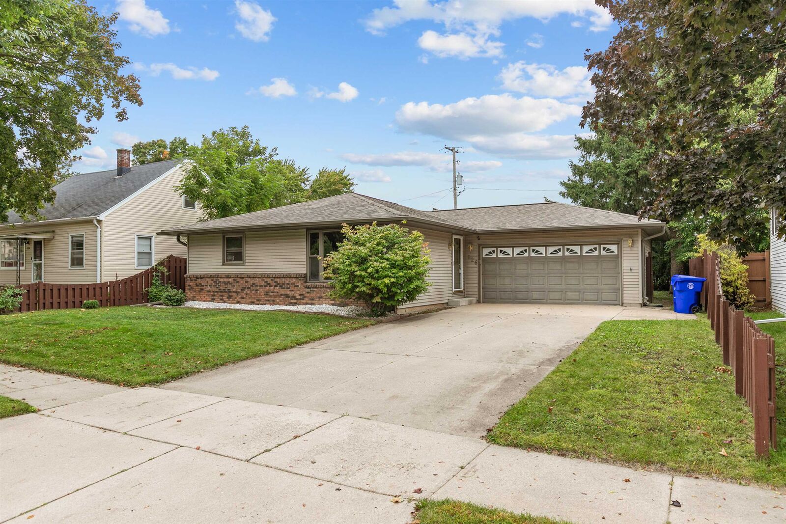 Property Photo: 826 W Weiland Avenue WI 54914