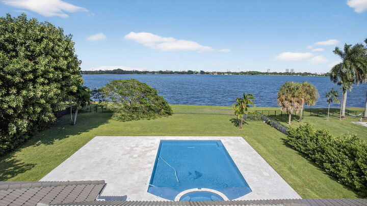 Property Photo: 8 Woodbrook Circle FL 33401