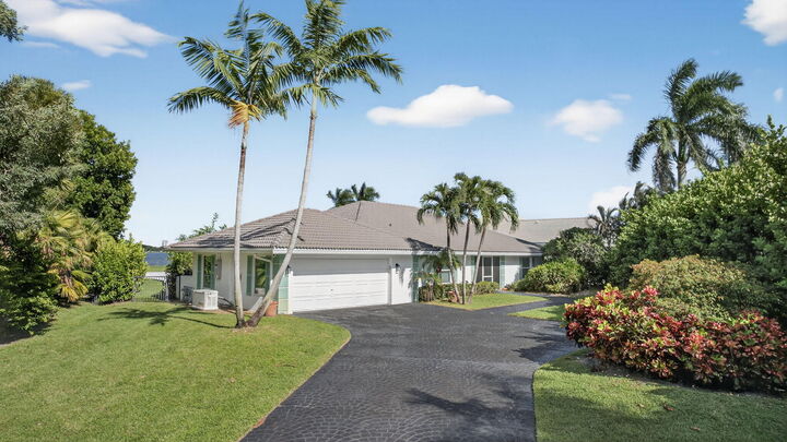 Property Photo: 8 Woodbrook Circle FL 33401