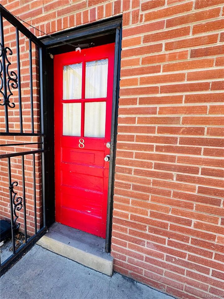 Property Photo:  1400 S Clermont Street 8  CO 80222 