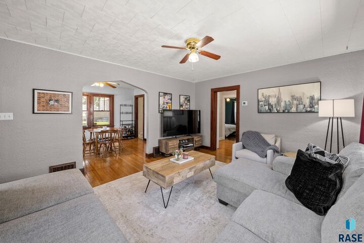 Property Photo:  301 N Highland Ave  SD 57103 