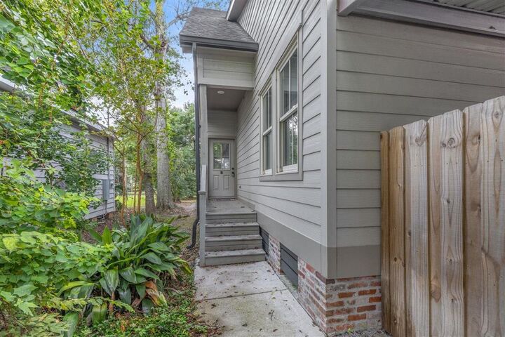 Property Photo: 707 Division Street B LA 70601