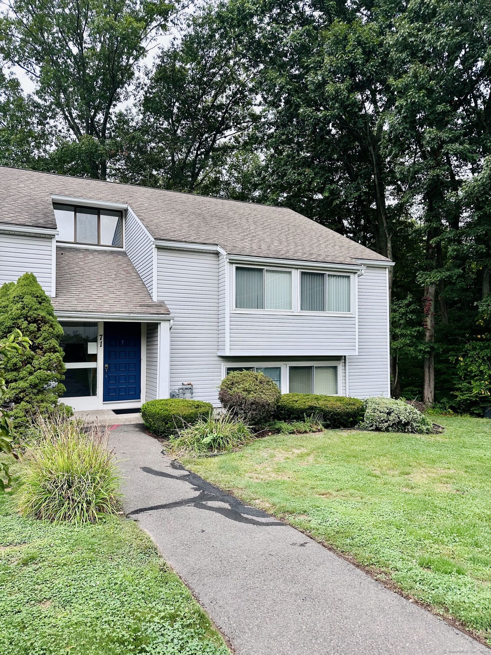 Property Photo:  71 Brookwood Drive Apt D  CT 06067