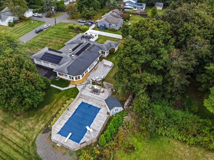 Property Photo:  4 Old Farm Road  CT 06812 
