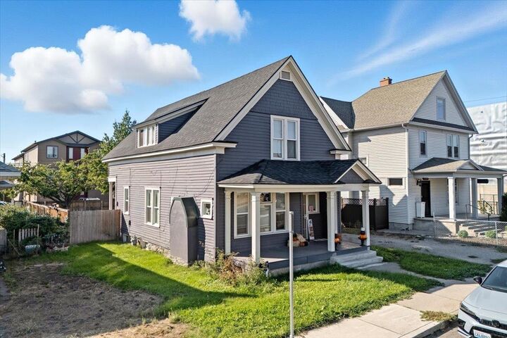 Property Photo:  914 E Indiana Ave  WA 99207 