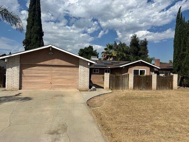 3526 W Pryor Avenue  Visalia CA 93277 photo