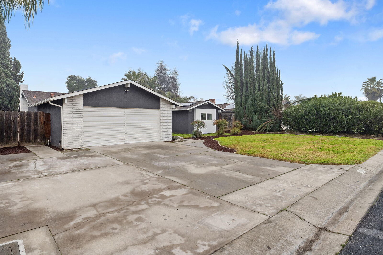 Property Photo:  3526 W Pryor Avenue  CA 93277 