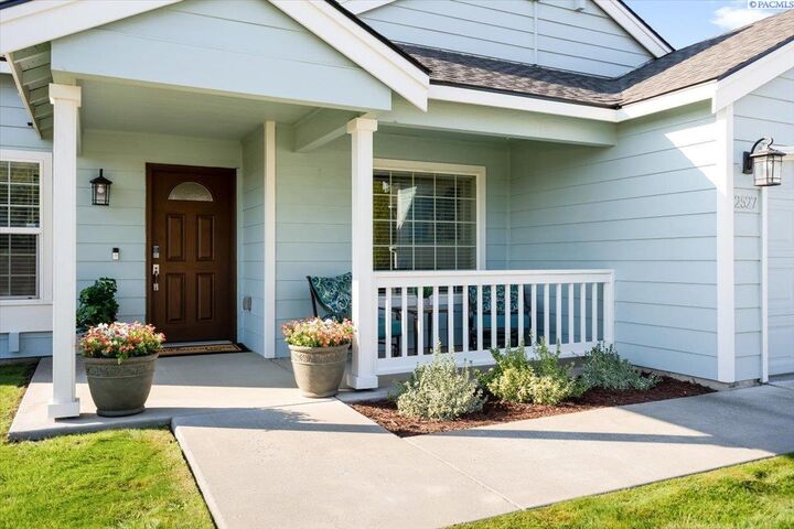 Property Photo: 2527 W 33rd Place WA 99337