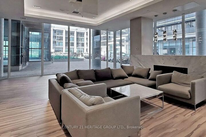 Property Photo:  9618 Yonge Street 1007  ON L4C 0X5 