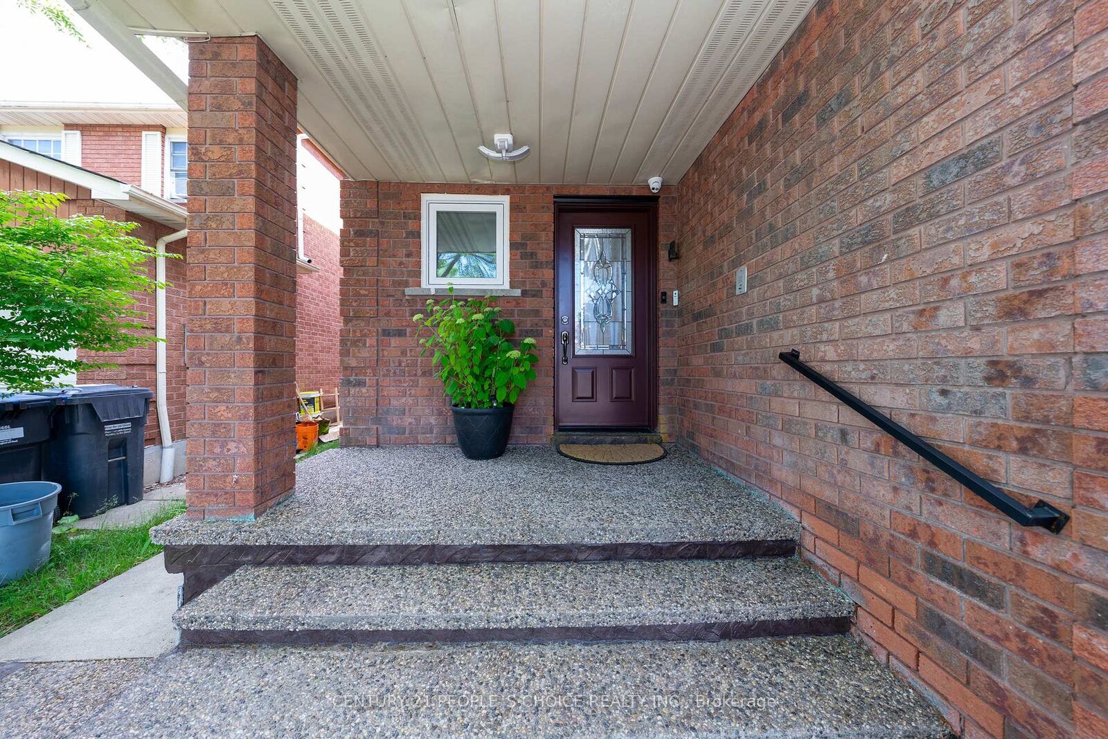 Property Photo: 32 Payton Court ON L6W 3Y9