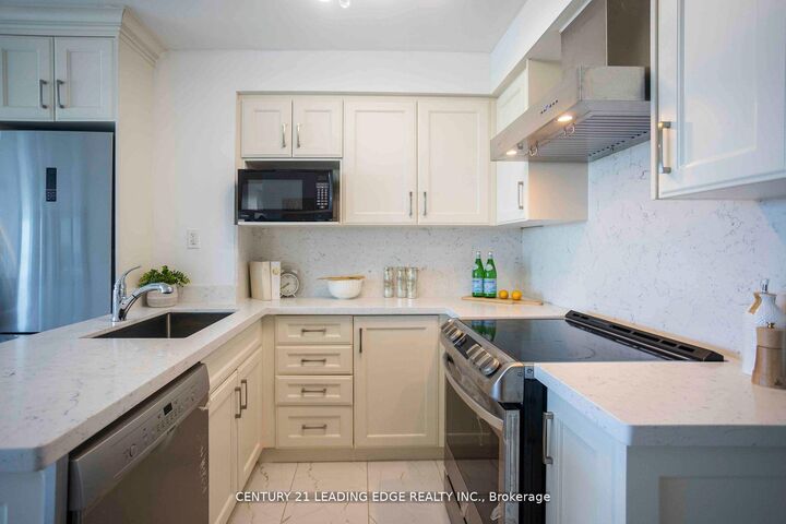 Property Photo:  38 Lee Centre Drive 2112  ON M1H 3J7 