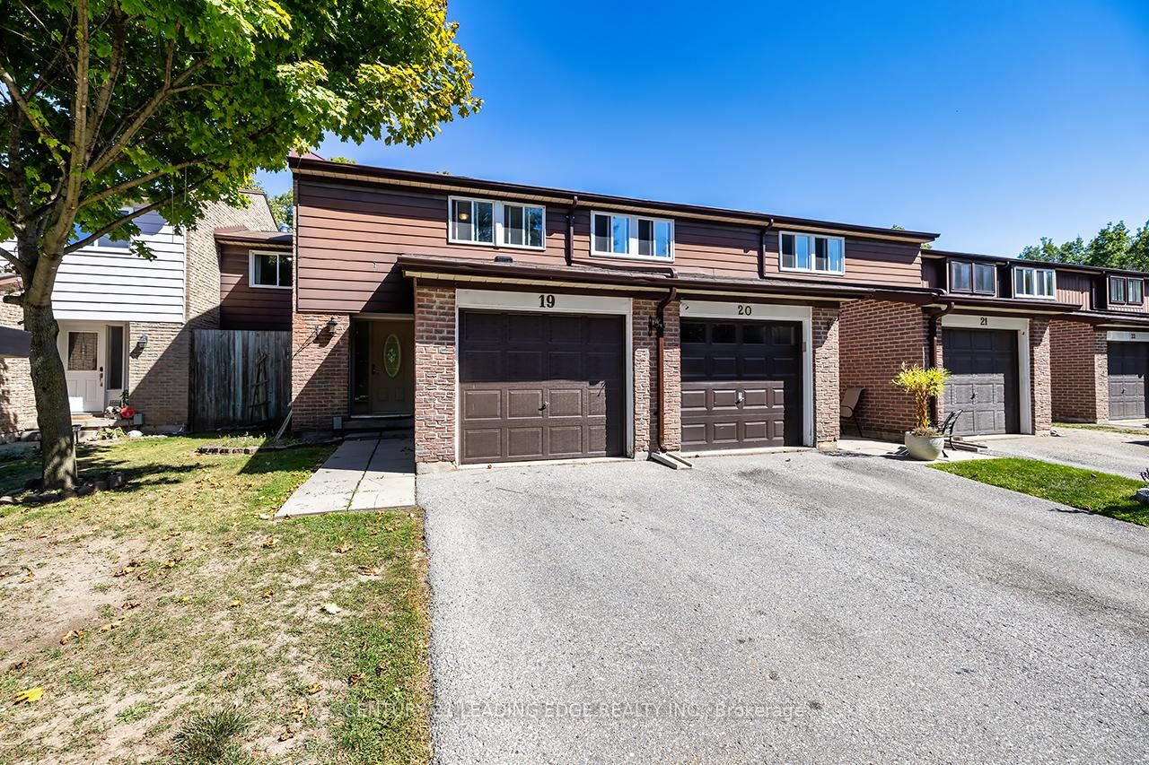 Property Photo:  350 Camelot Court 19  ON L1G 6P7 