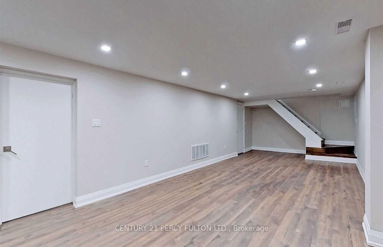 Photo de la propriété:  64 Royal Orchard Boulevard Bsmt  ON L3T 3C5 