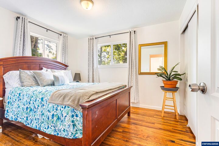 Property Photo: 530 Larry Av N OR 97303
