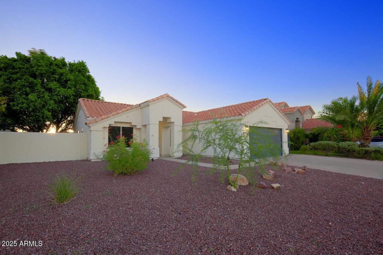 Property Photo:  19016 N 52nd Lane  AZ 85308 