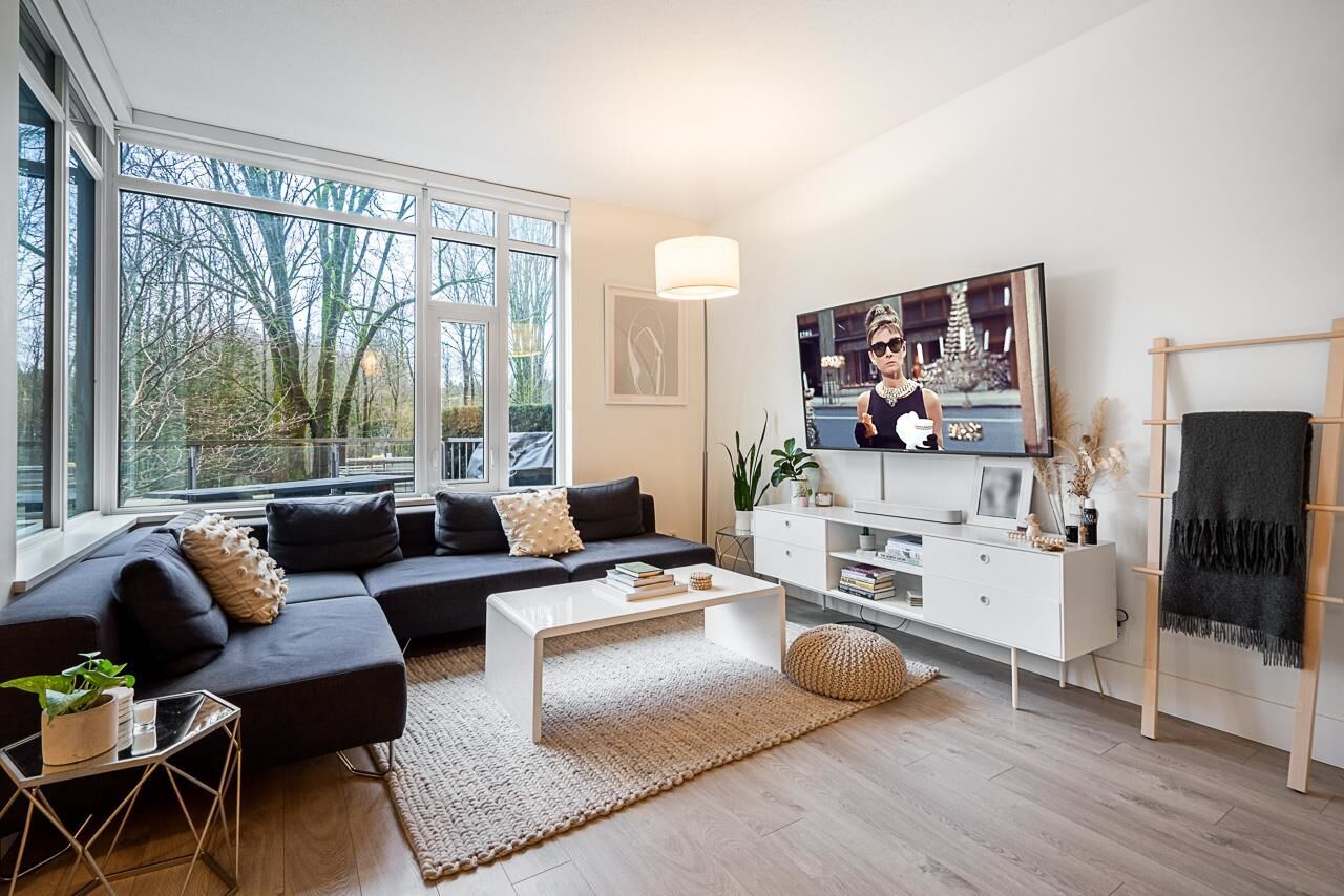 Photo de la propriété: 680 Seylynn Crescent 103 BC V7L 0B5