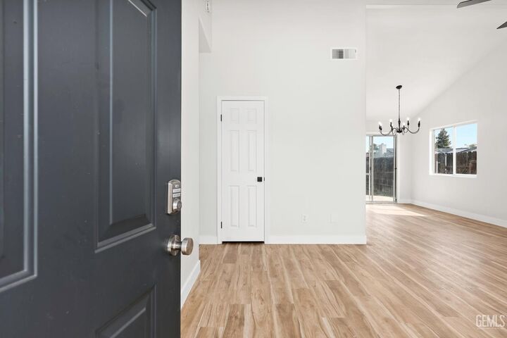 Property Photo: 5124 Canyon Peak Dr CA 93307