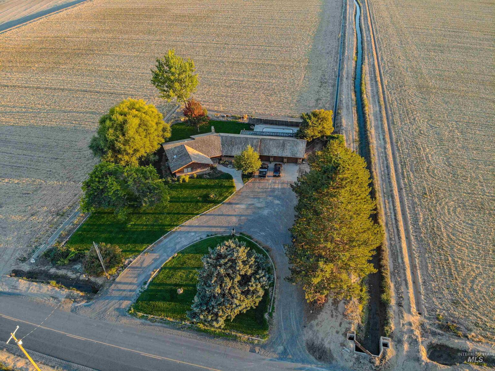 Property Photo: 887 Overstreet Road OR 97913