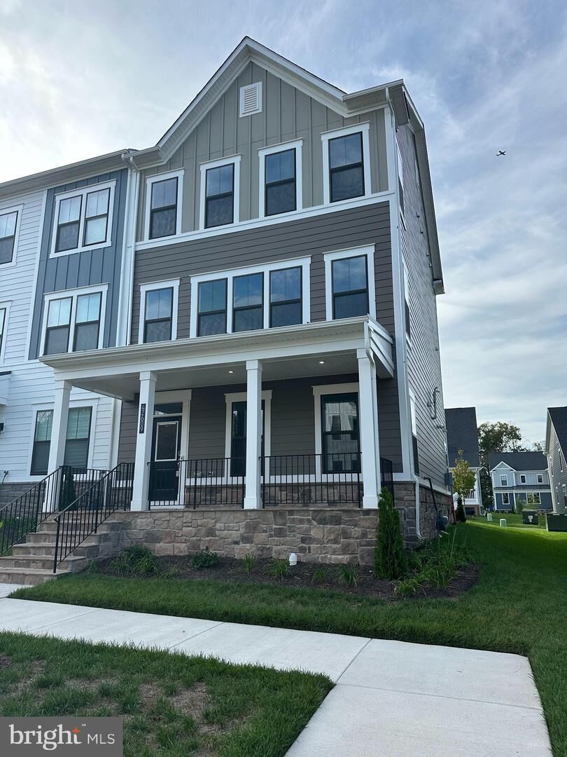 Property Photo:  42609 Houdini Rest Ter  VA 20176 