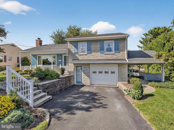Property Photo:  579 W Broad Street  PA 17557 
