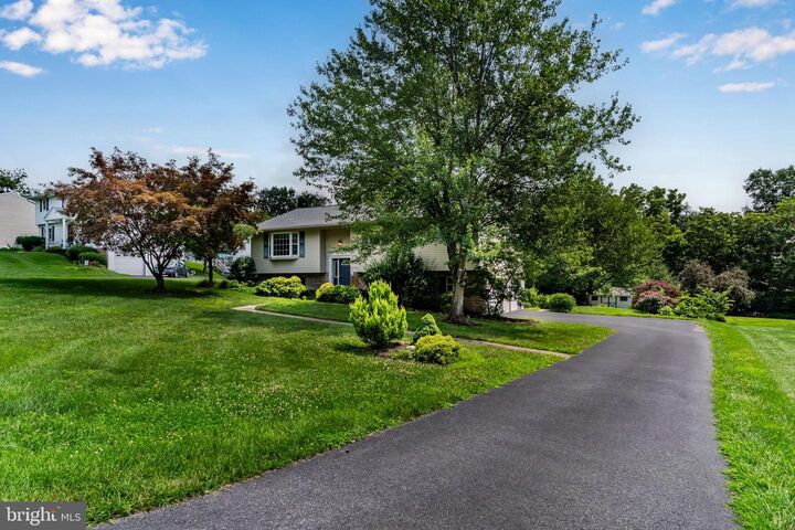 Property Photo:  7 Dorchester Road  PA 17036 