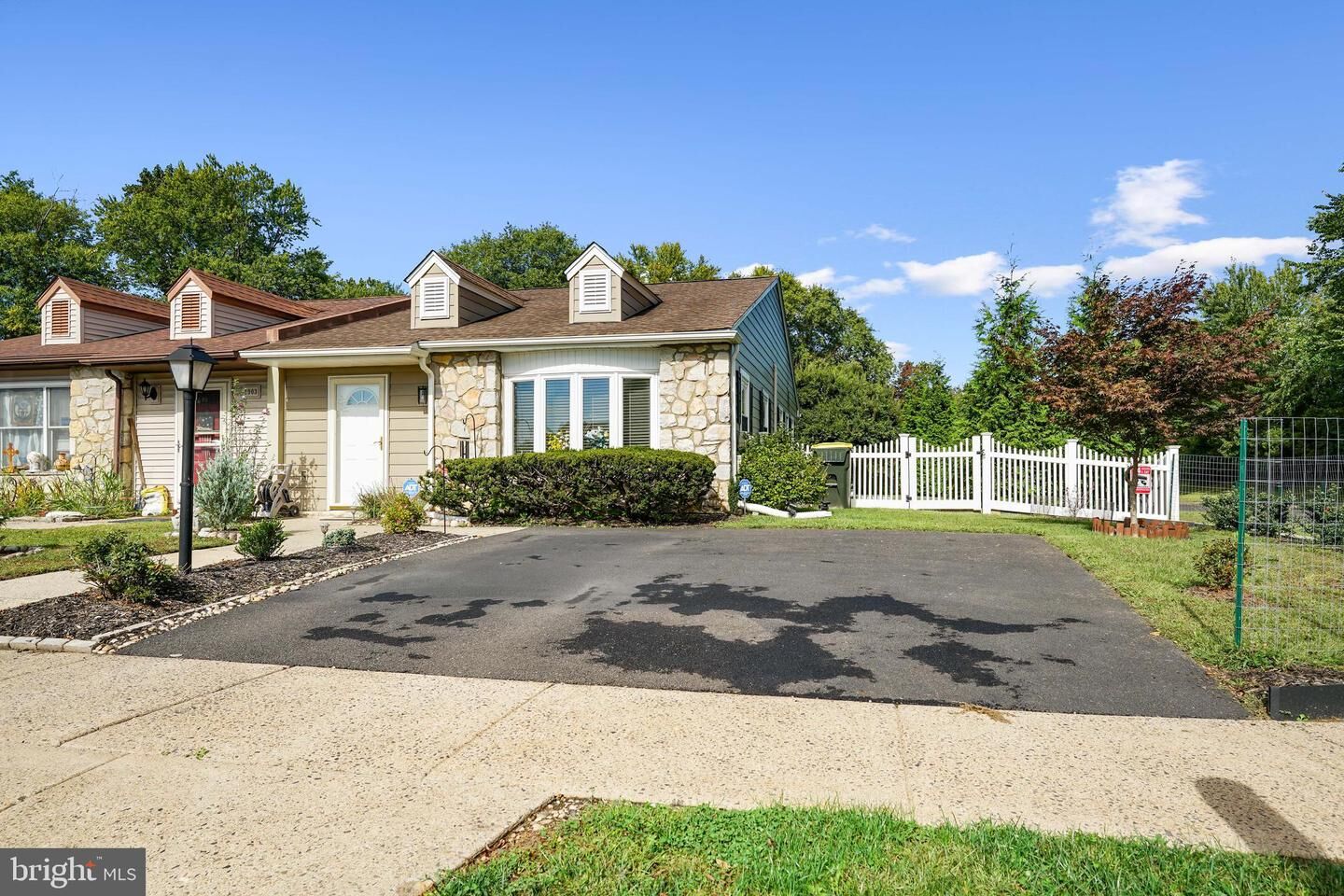 Property Photo:  1001 Hemlock Place  PA 19006 
