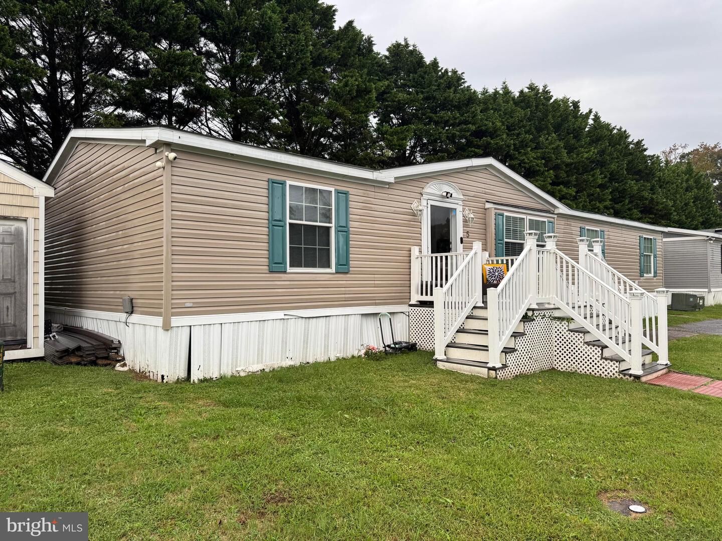 Property Photo: 5 Emery Circle DE 19940
