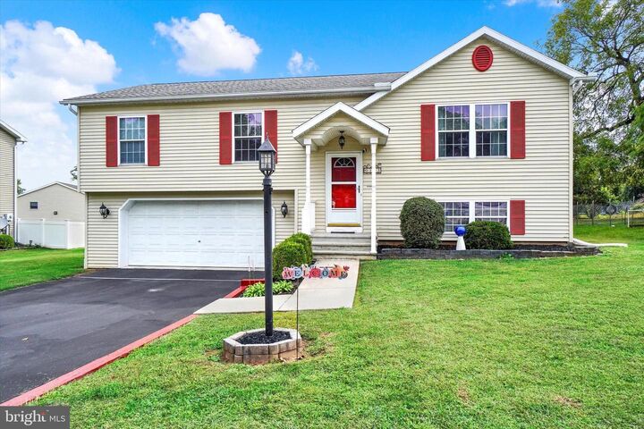 103 Alder Court  Manchester PA 17345 photo