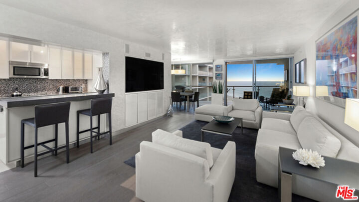 Property Photo:  201 Ocean Ave  CA 90402 
