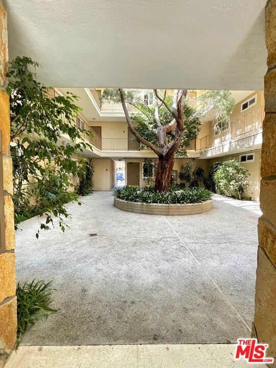 Property Photo:  1835 Camden Ave  CA 90025 