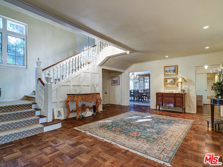 Property Photo:  322 N June St  CA 90004 