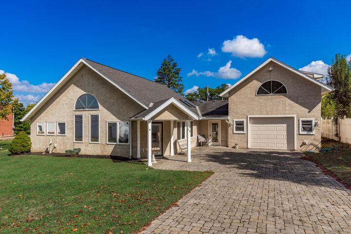 Property Photo: 73 E North Street OH 43136