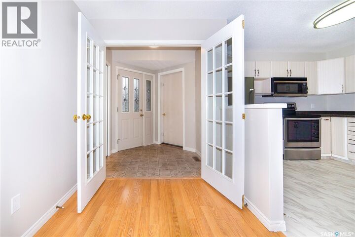 8 3415 Calder Crescent  Saskatoon SK S7J 4Z9 photo