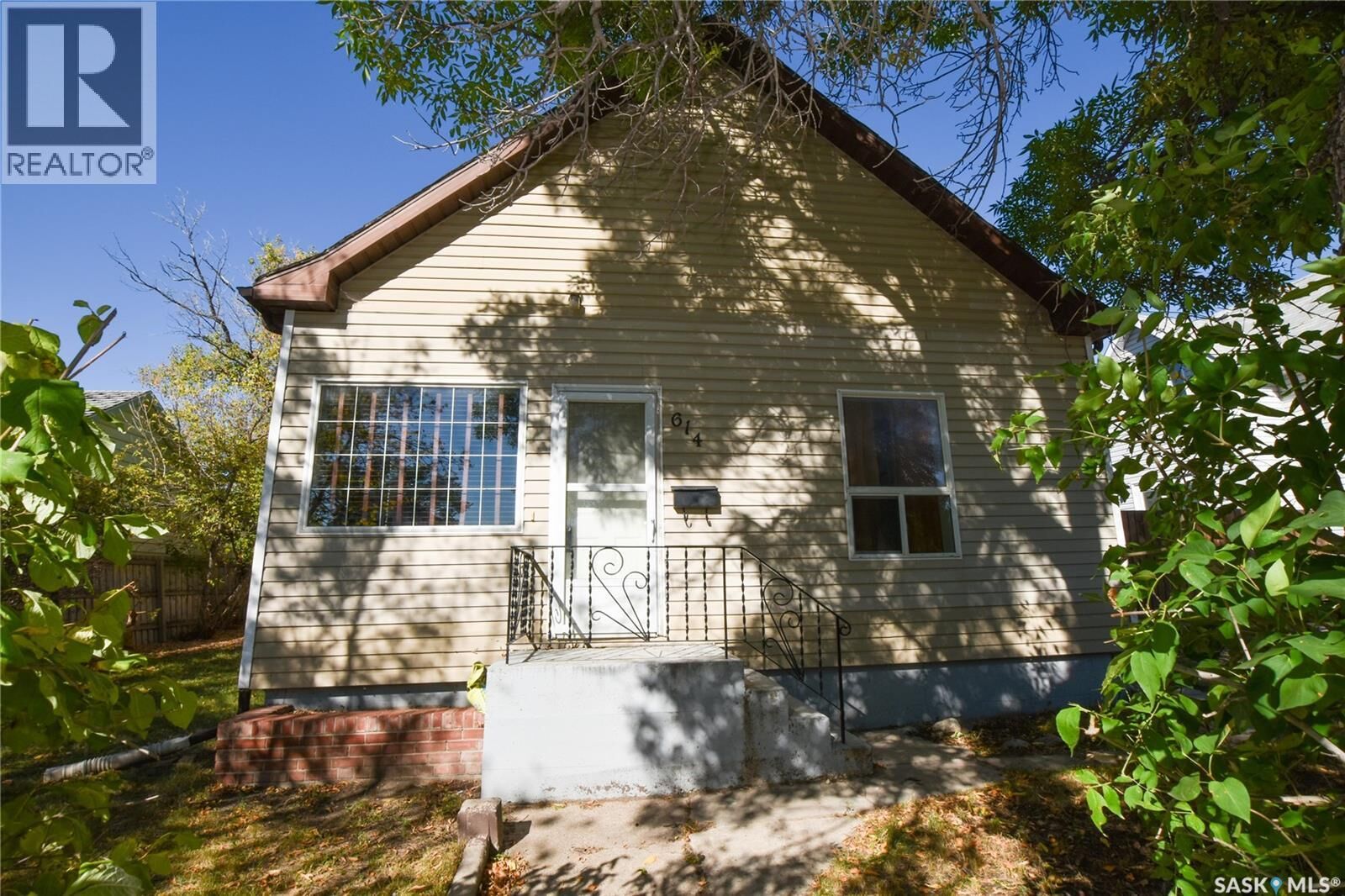 Property Photo: 614 Ominica Street E SK S6H 0H5