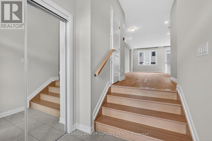 Property Photo:  936 Eileen Vollick Crescent  ON K2W 0M2