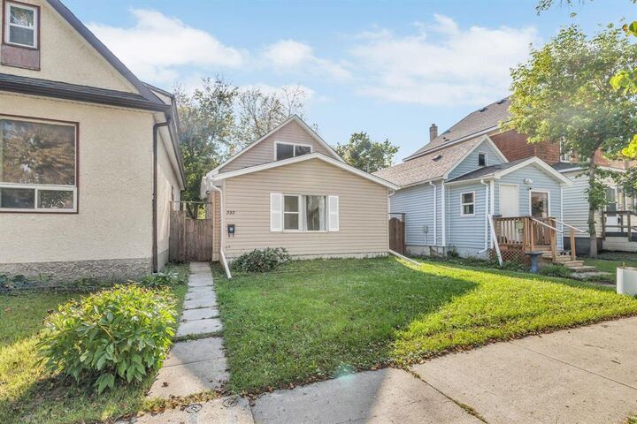 392 Anderson Avenue  Winnipeg MB R2W 1E7 photo