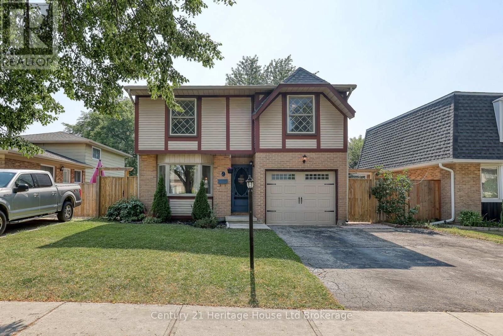 Photo de la propriété:  9 Edmunds Crescent  ON N5Z 4J1 