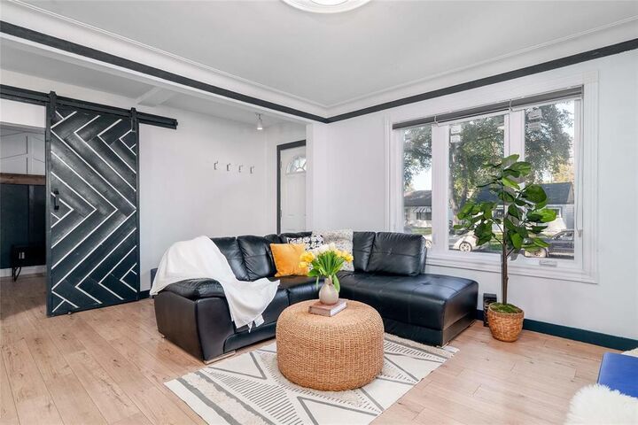 Property Photo:  720 Bannerman Avenue  MB R2X 1J8 